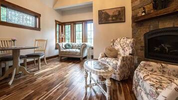 Smart TV, fireplace, stereo