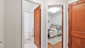 2 dormitorios, tabla de planchar con plancha, wifi y ropa de cama