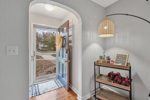 Interior - ★Bright & Stylish near Country Club, UTMC & Zoo★ (Toledo)