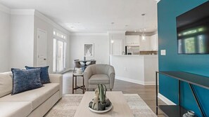 Smart TV - Landing | Spectacular 2BD, Courtyard, Pool (Cary)