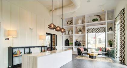 Landing | Chic 2BD, Clubhouse, Yoga Studio