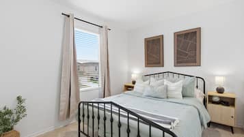 Bügeleisen/Bügelbrett, Reisekinderbett, kostenloses WLAN, Bettwäsche