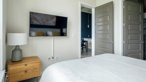 1 bedroom, desk, iron/ironing board, WiFi - Landing | Spectacular 1BD, Gym, Game Room (Houston)