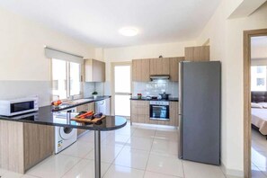 Kühlschrank, Mikrowelle, Ofen