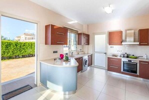 ثلاجة، ميكروويف، فرن