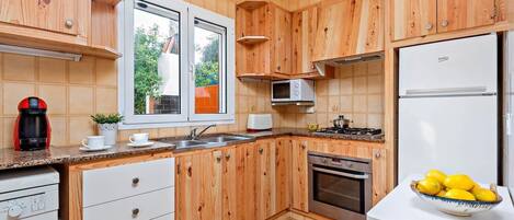 Kühlschrank, Mikrowelle, Ofen, Geschirrspüler