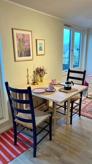 Dining - Train station 1 min - Penthouse - View of Voss Church (Vestland)