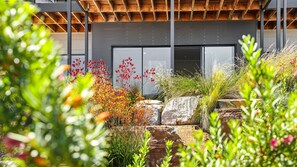 تفاصيل الفندق من الخارج