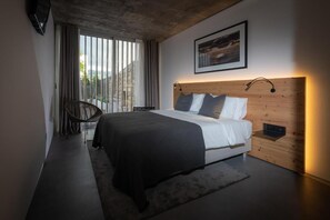 Classic Double Room | Free WiFi, wheelchair access - North Shore Hostel (Ribeira Grande)