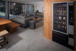 Interior - North Shore Hostel (Ribeira Grande)