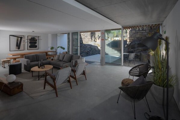 Interior - North Shore Hostel (Ribeira Grande)