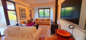 TV, fireplace - Villa 'Embarcadero' with Private Terrace, Wi-Fi and Air Conditioning (Santanyí)