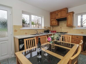 Dishwasher, cookware/dishes/utensils - Castle Terrace (Penrith)
