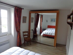 Iron/ironing board, WiFi - Large 55m² apartment, separate entrance, parking. (Hasparren)