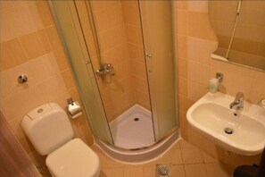 Kostenlose Toilettenartikel, Handtücher, Seife, Shampoo