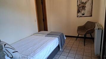 Classic Triple Room | Free WiFi, bed sheets