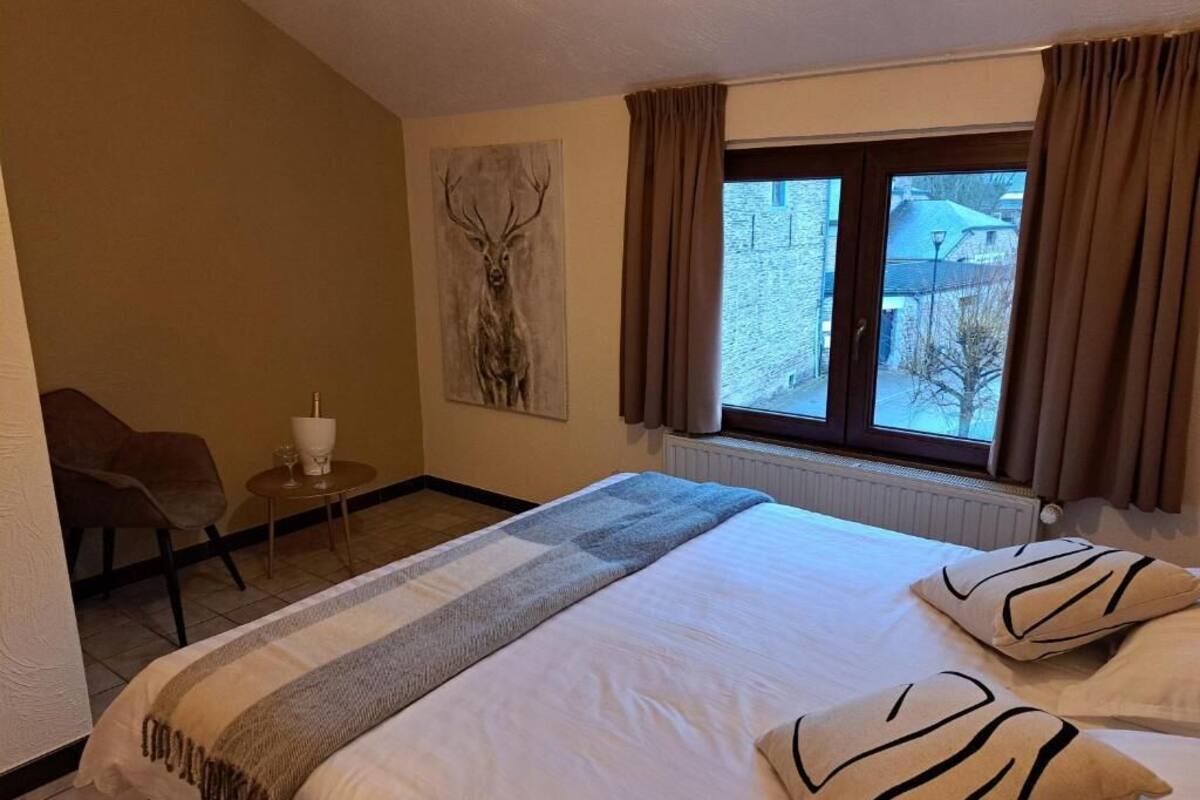 واي فاي مجانًا وملاءات أسرّة