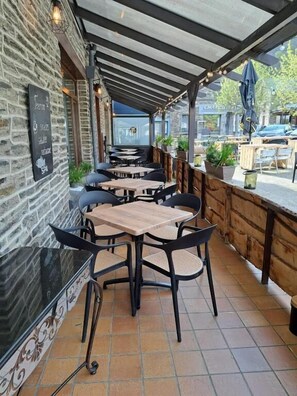 تناول الطعام بالخارج