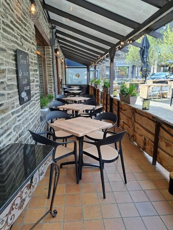 تناول الطعام بالخارج