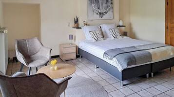 Klassieke driepersoonskamer | Gratis wifi, beddengoed