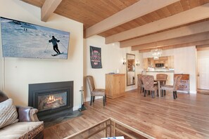 Living area - Cozy Vail Retreat, On Shuttle Route, Mountain View (Vail)