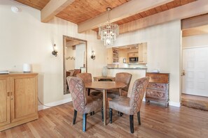 Dining - Cozy Vail Retreat, On Shuttle Route, Mountain View (Vail)