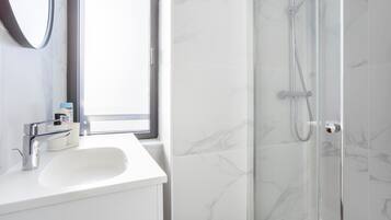 Ducha y secador de pelo