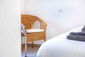 Silitysrauta/-lauta, Wi-Fi, vuodevaatteet