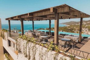 Outdoor dining - Vista Magnifico with rooftop pool and plunge pool (Sayulita)