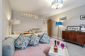 Interior - 1 Belmont - Town Centre, Close to beach & shops (Tenby)