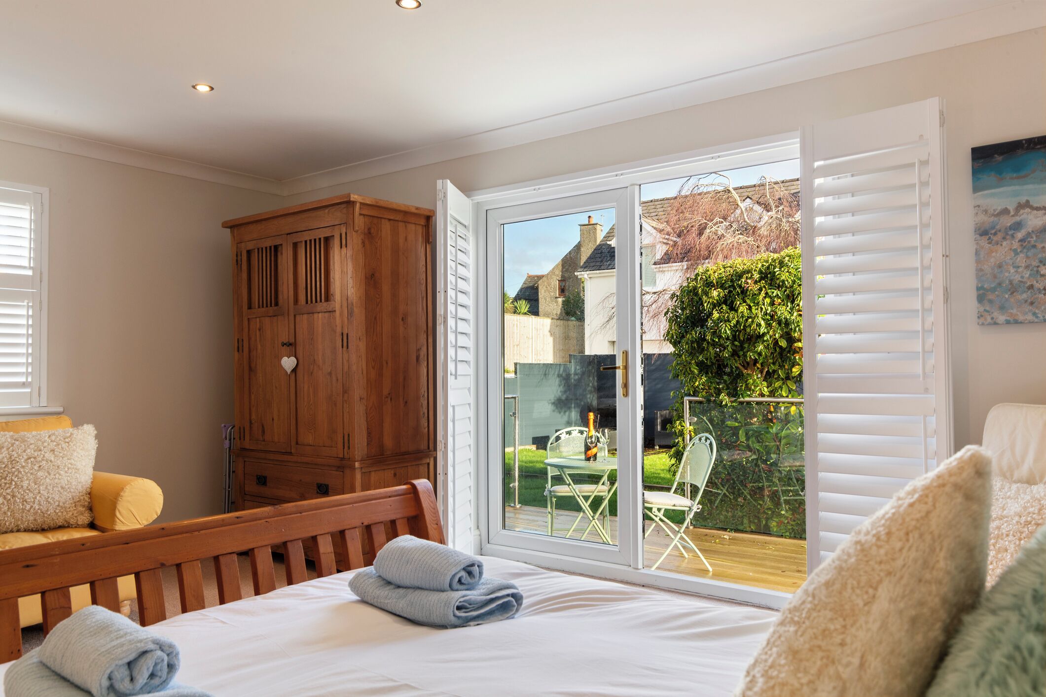 Fer et planche à repasser, lit parapluie, Wi-Fi gratuit, draps fournis