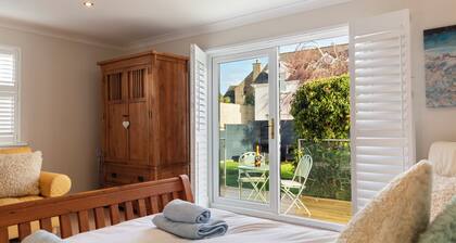 Daisy Cottage - St Florence, Parking,