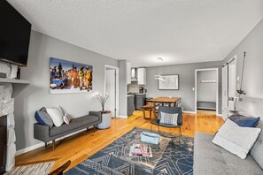 Smart TV, fireplace - Luxury Condo with Stunning Gondola Views 1092 (Steamboat springs)