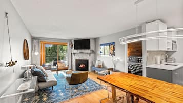 Smart TV, fireplace