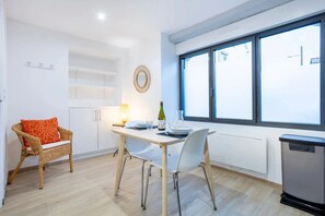 Dining - Ty Avel – Superb Studio in the Heart of Le Guilvinec with Wi-Fi (Guilvinec)