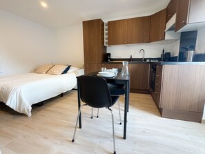 Iron/ironing board, WiFi, bed sheets - Ty Avel – Superb Studio in the Heart of Le Guilvinec with Wi-Fi (Guilvinec)