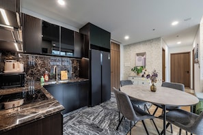 Deluxe Apartment, 2 Bedrooms, Balcony, City View | Private kitchen | Fridge