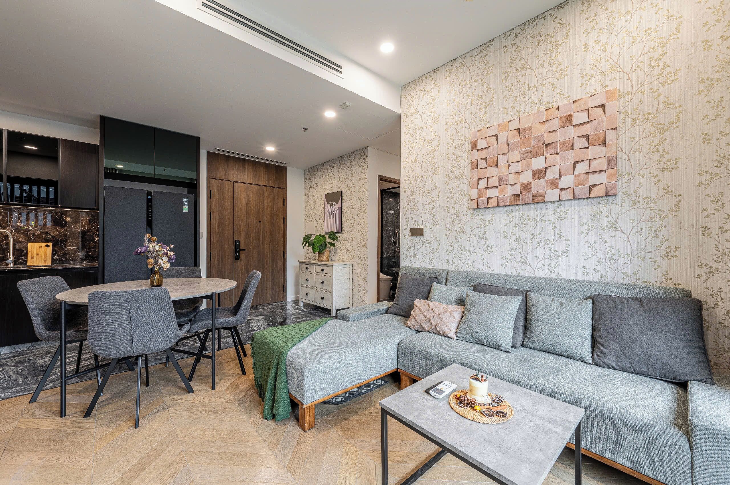 Espacio para trabajar con laptop, wifi gratis y ropa de cama 