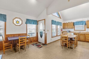 Dining - Sunny Daze: Dog Friendly | Private Hot Tub (Salvo)