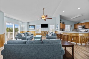 Smart TV, table football - Salty Daze: Private Pool | Hot Tub | Game Room (Salvo)