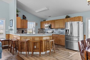 Coffee/tea maker, fridge, microwave, oven - Salty Daze: Private Pool | Hot Tub | Game Room (Salvo)