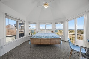 7 bedrooms, desk, iron/ironing board, WiFi - Moon Palace: Oceanfront | Elevator | Hot Tub | Private Pool | Game Room (Salvo)