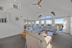 Smart TV, DVD player, offices - Moon Palace: Oceanfront | Elevator | Hot Tub | Private Pool | Game Room (Salvo)