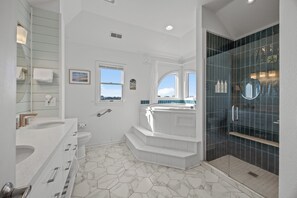 Bathroom - Moon Palace: Oceanfront | Elevator | Hot Tub | Private Pool | Game Room (Salvo)