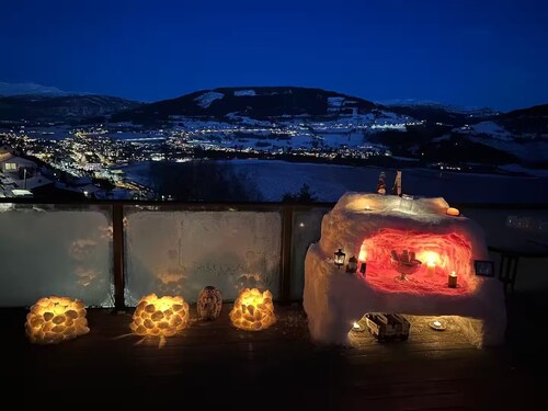 Panoramic views, sauna and hot tub. The dream place