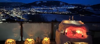 Panoramic views, sauna and hot tub. The dream place