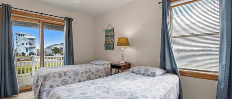 مكواة/لوح كي وواي فاي وملاءات أسرّة