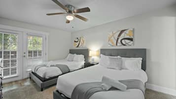 3 habitaciones, tabla de planchar con plancha, cuna de viaje y wifi