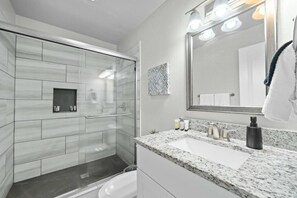 Hair dryer, towels - Modern & Spacious Retreat Steps from AT&T Stadium (Arlington)