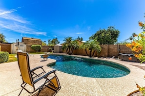 Outdoor pool - 3-bedroom house in charming Tempe with Pool and hot tub (Tempe)
